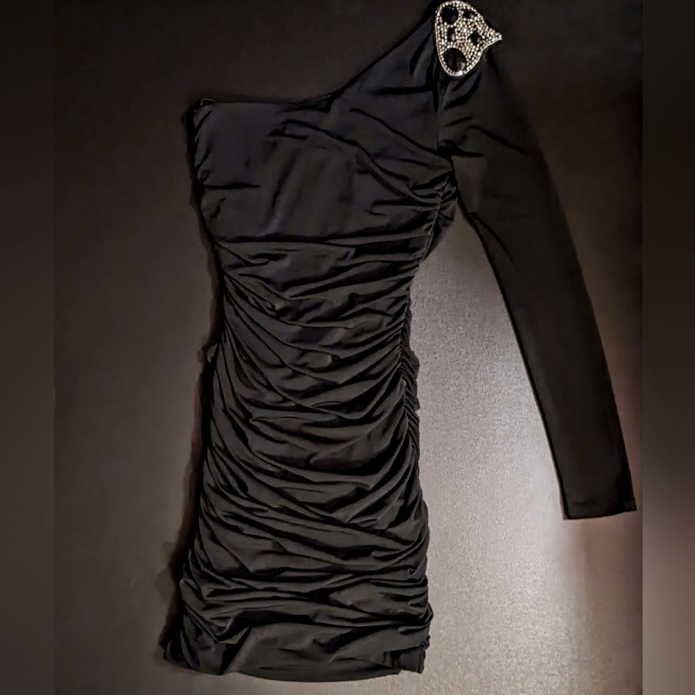 Black Dress, Small